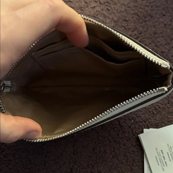 Coach Cream Leather Zip Wristlet with Snail Design - Picture 2 of 3